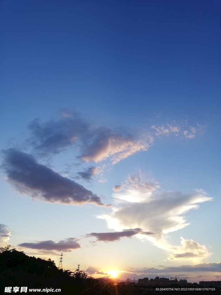 蓝天白云晚霞日落