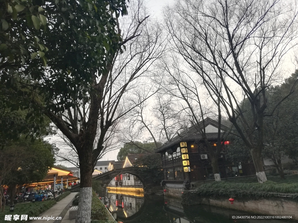 绍兴古城仓桥直街风景