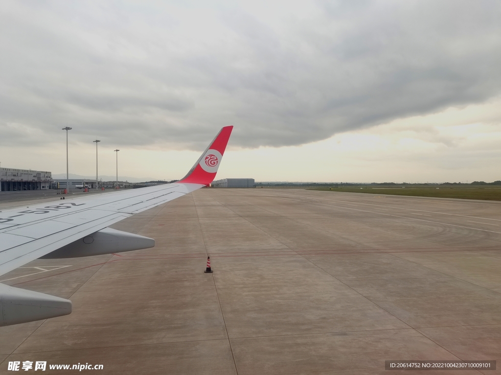 一望无际的飞机场