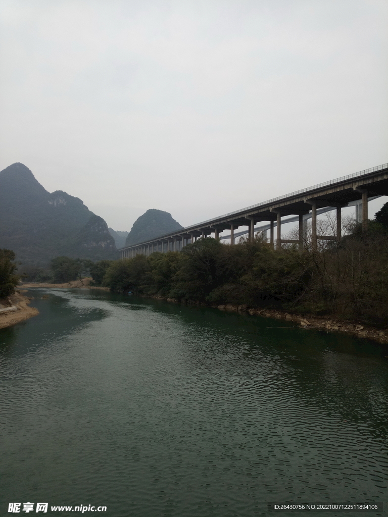 河边高速公路高架桥