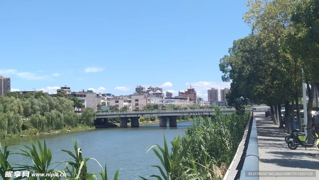 河边美景