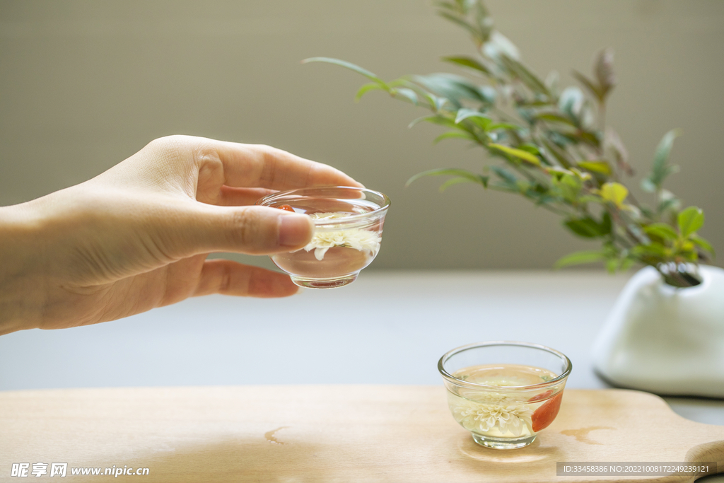 茶饮枸杞菊花茶