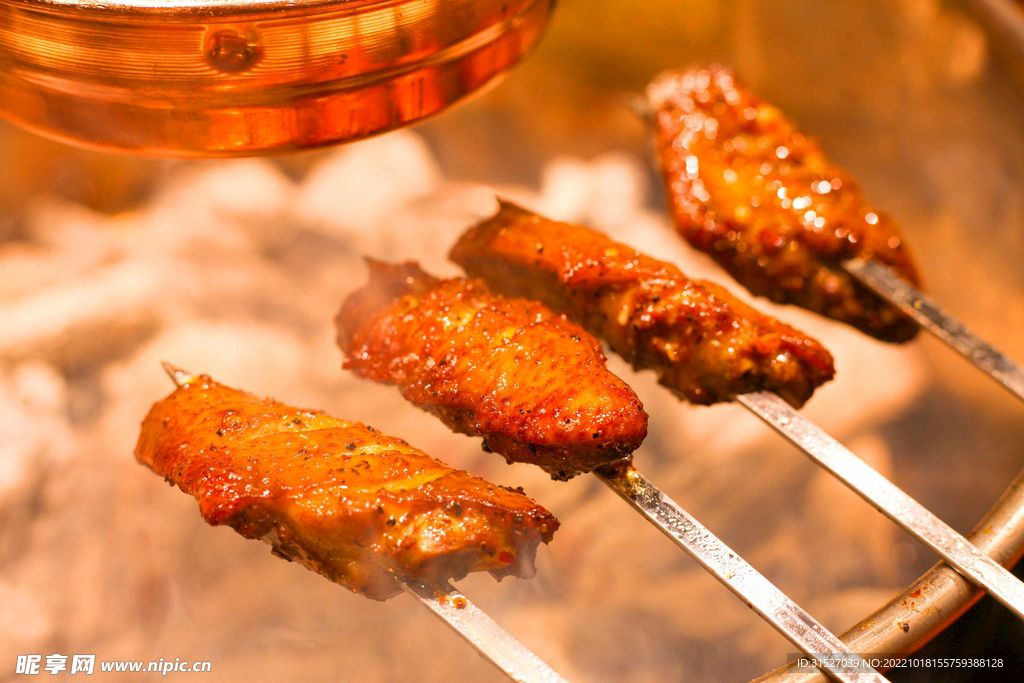 烤鸡翅摄影图