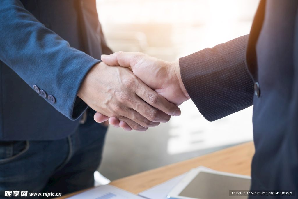 金融商务合作握手照片 
