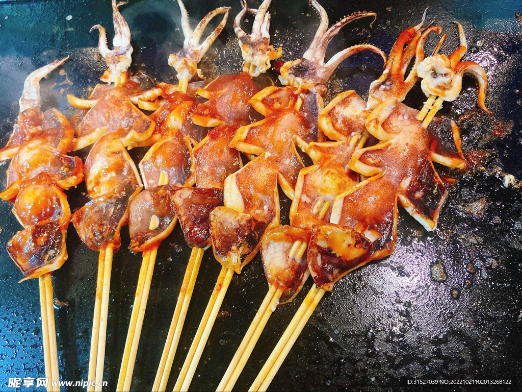烤鱿鱼摄影图