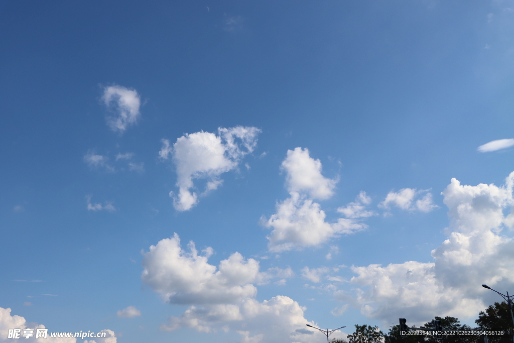 蓝天白云