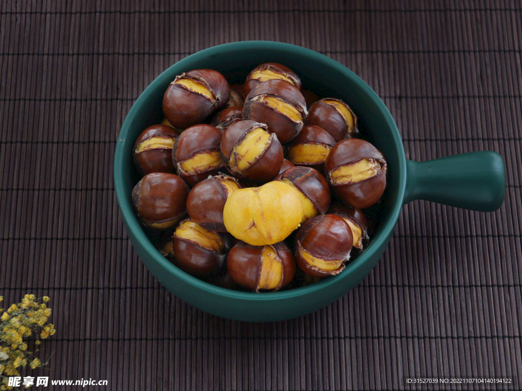 板栗摄影图