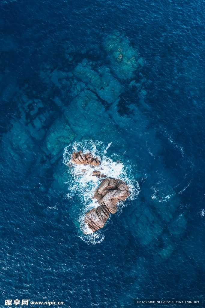 海中礁石