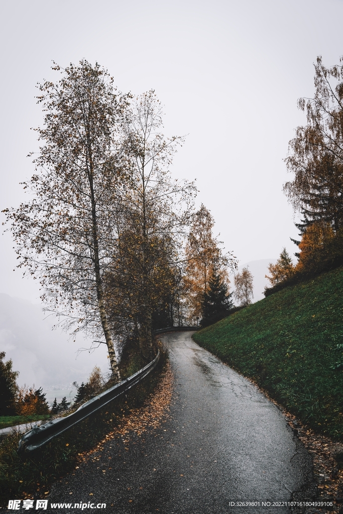 山边小路