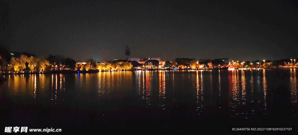 湖边城市夜景