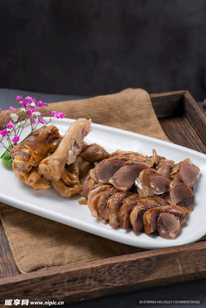 卤鸭掌鸭胗拼盘