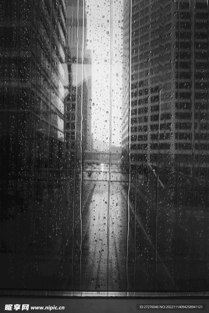 免抠窗户雨水雨滴透明背景素材