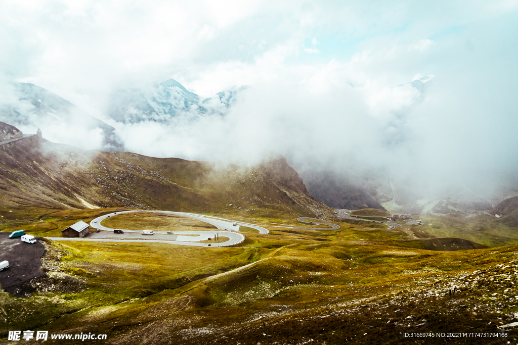 雄伟壮丽山间自然美景