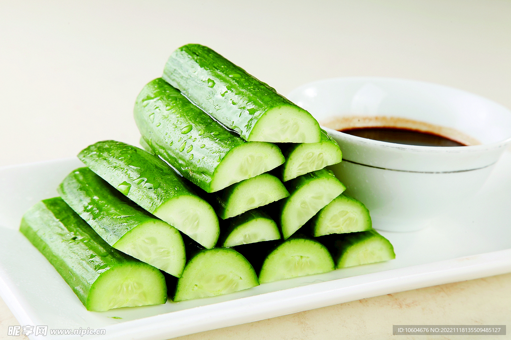 蘸酱小黄瓜