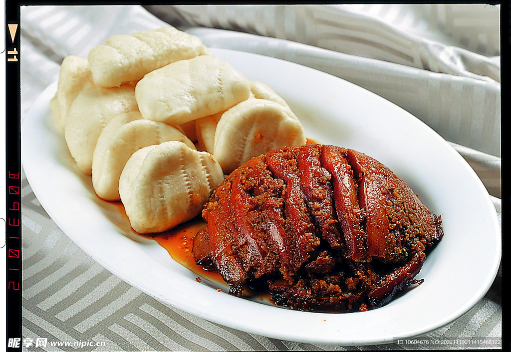 农家粉蒸肉夹饼