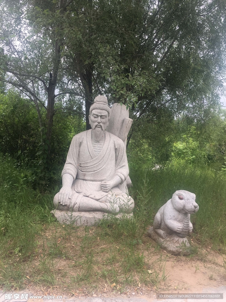 坐着的石像