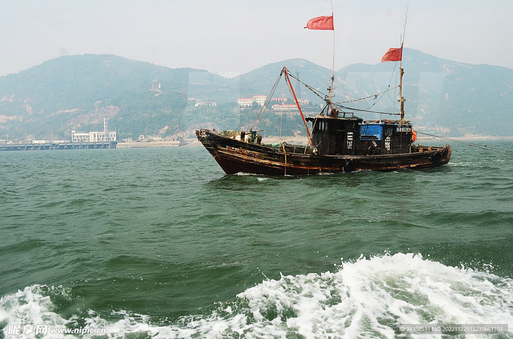 海边船