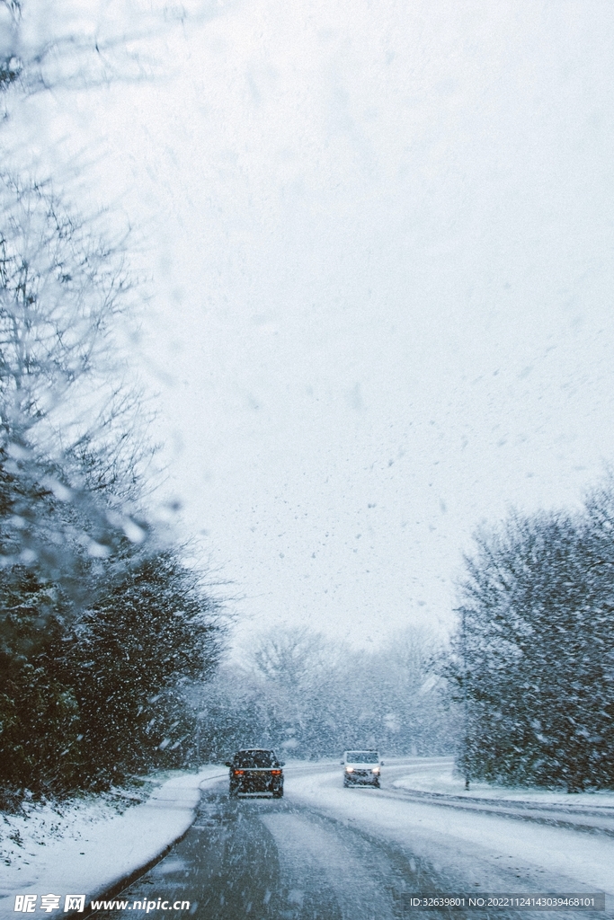 雪中汽车