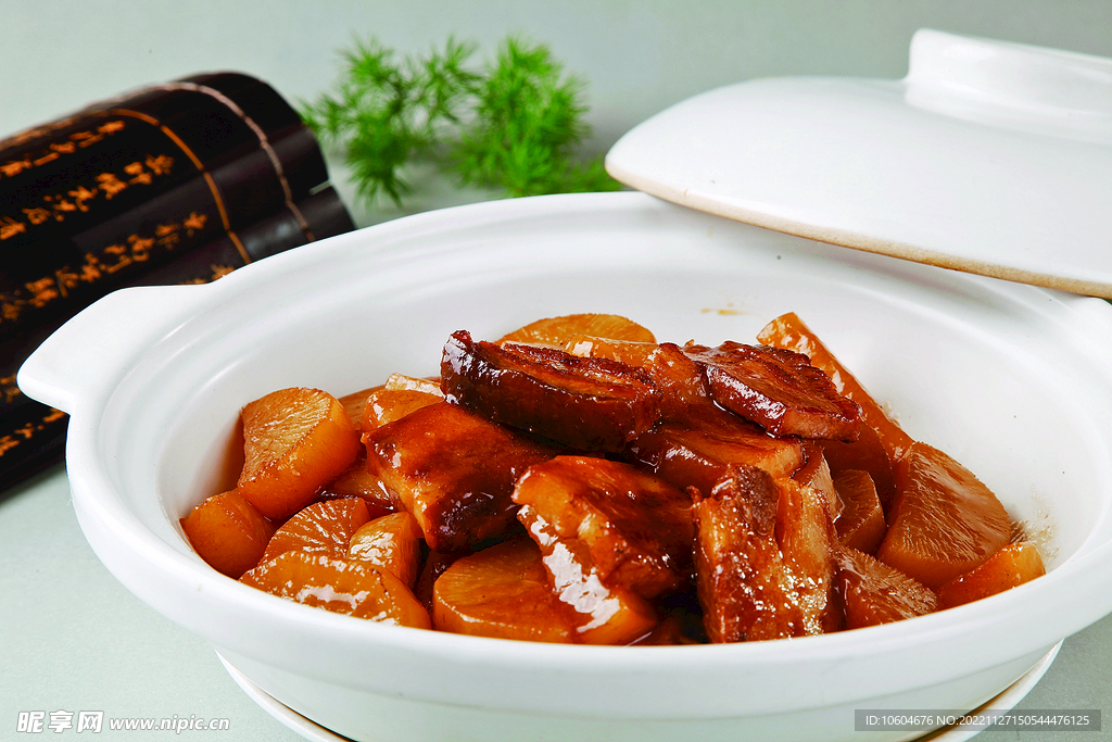 砂锅萝卜焖肉