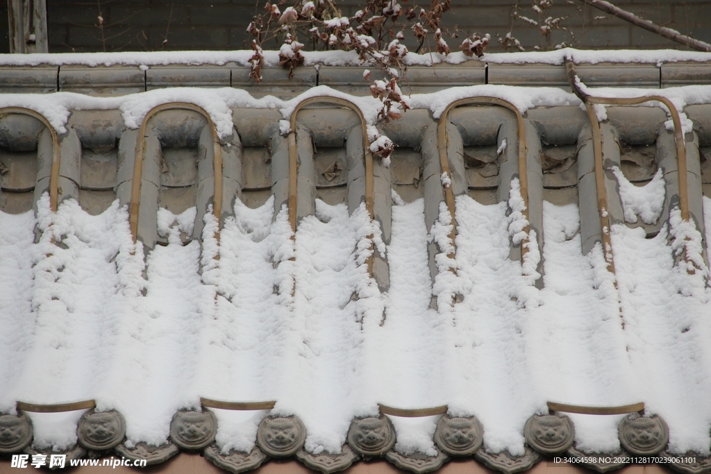 瓦房积雪