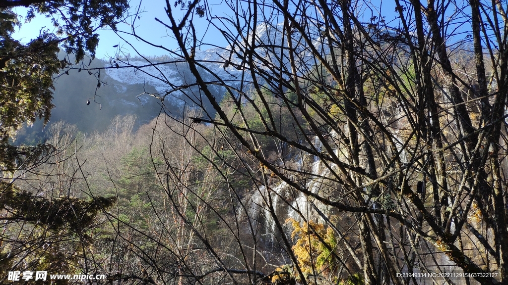 雪山 瀑布