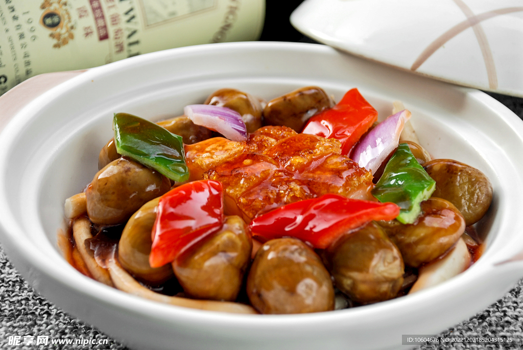 烧肉汁栗子菇煲