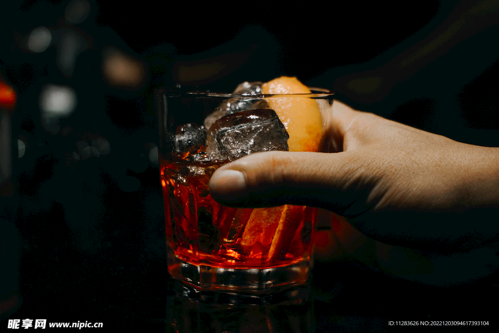 鸡尾酒杯
