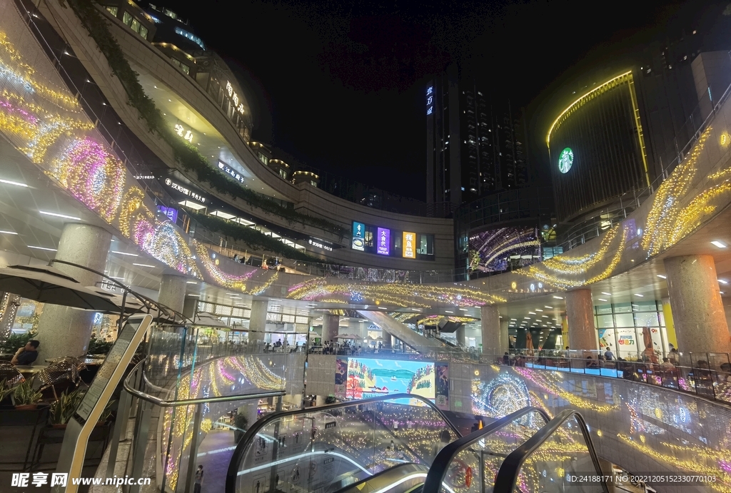 下沉广场灯光夜景实拍图