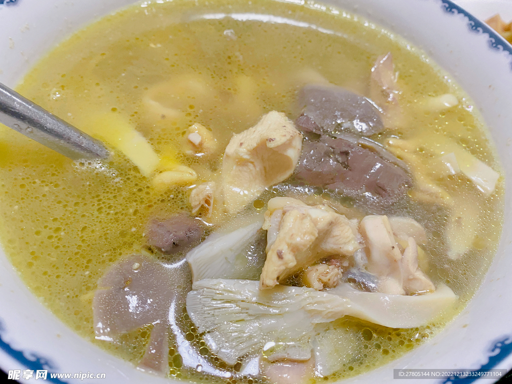 松茸菇鸡汤 