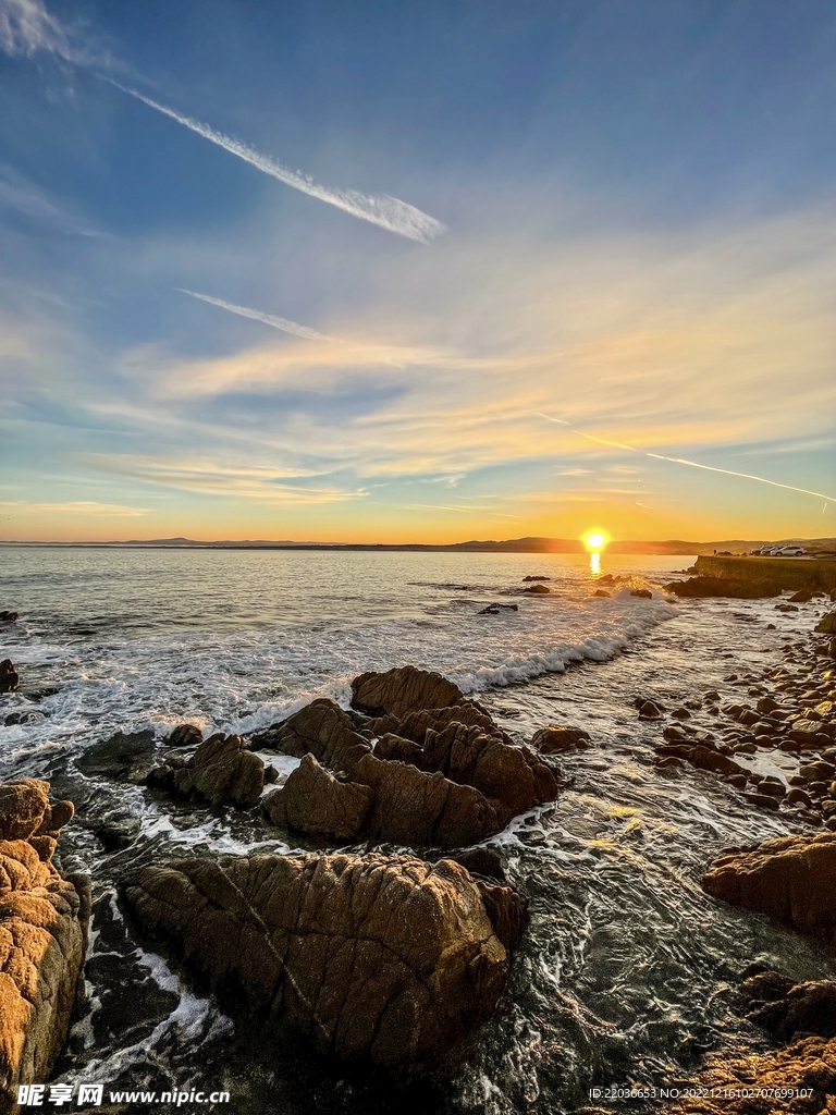 唯美海岸礁石日出