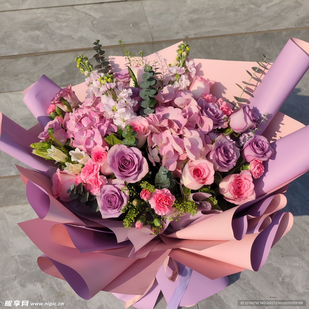 粉色紫色玫瑰鲜花花束