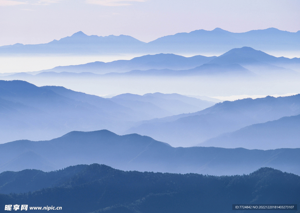 层峦叠嶂