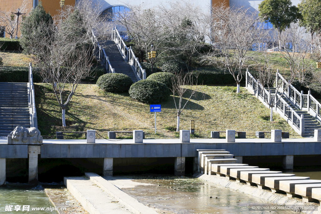 河岸阶梯
