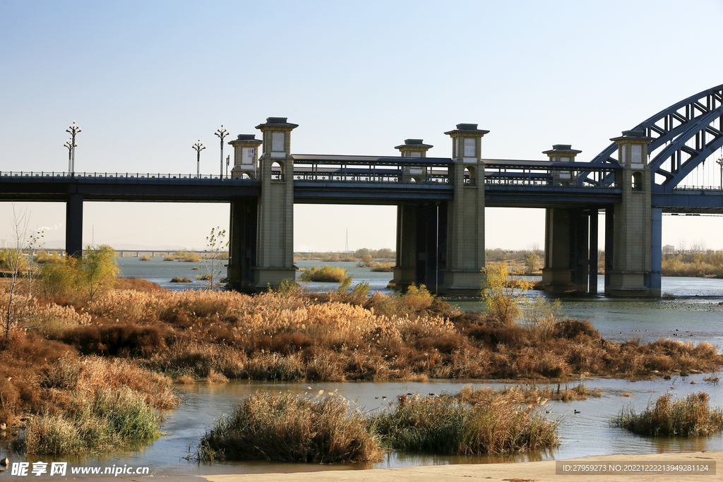 洛河岸边跨河大桥