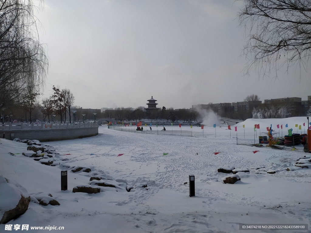公园雪景