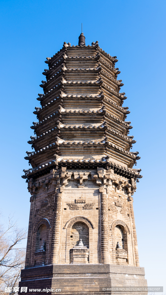 辽宁抚顺高尔山辽代古塔正面