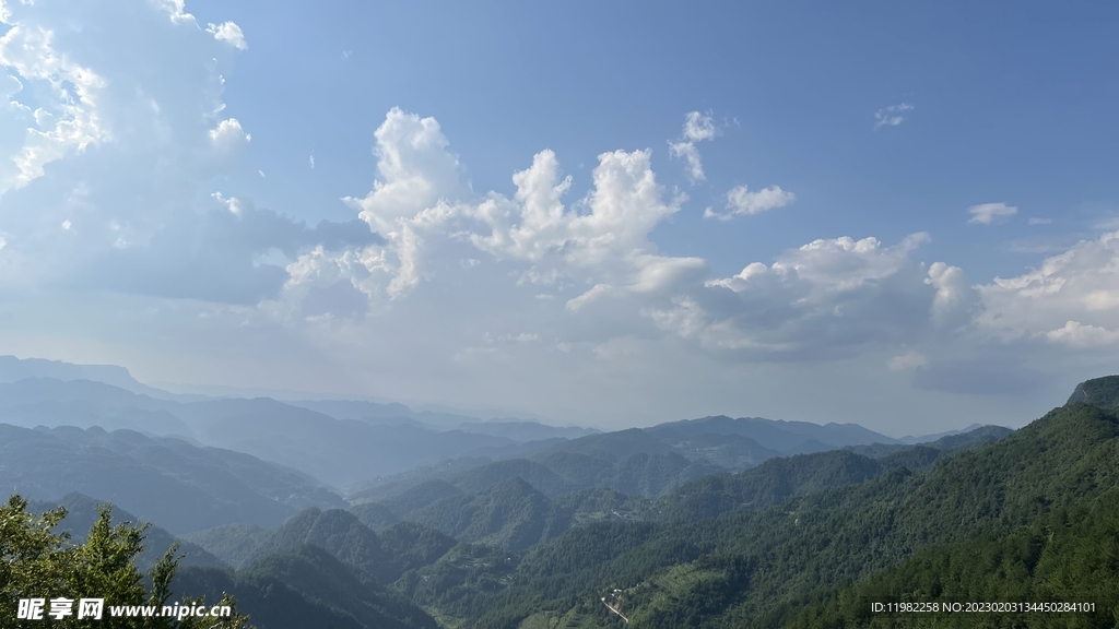 崇山峻岭