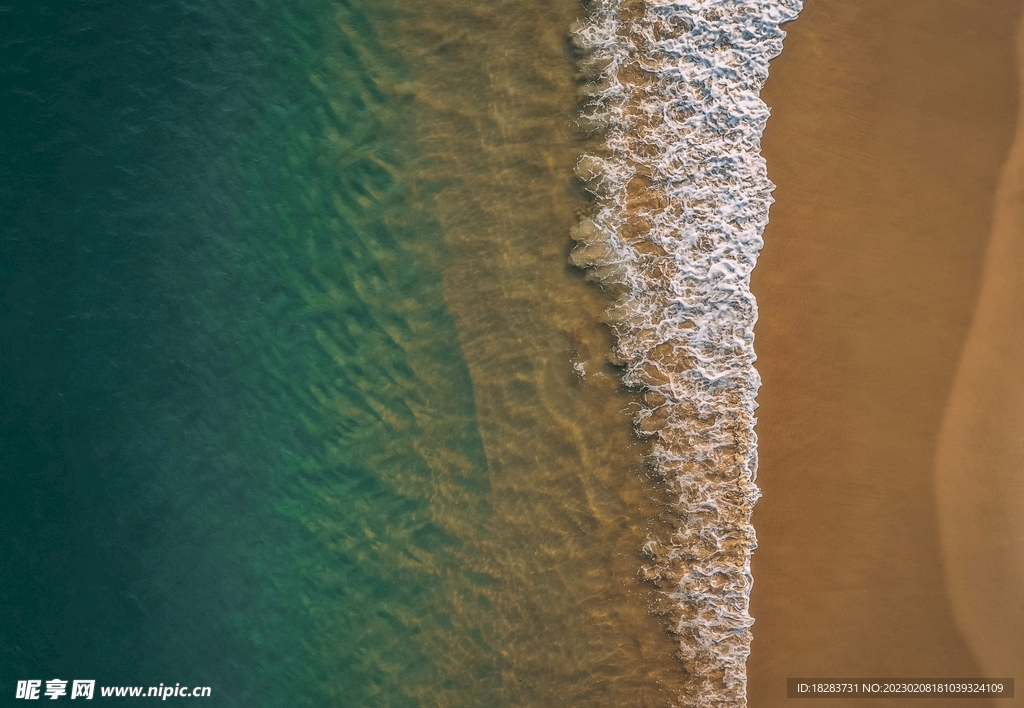 海滩海浪