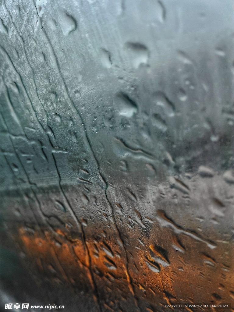 玻璃上的水珠