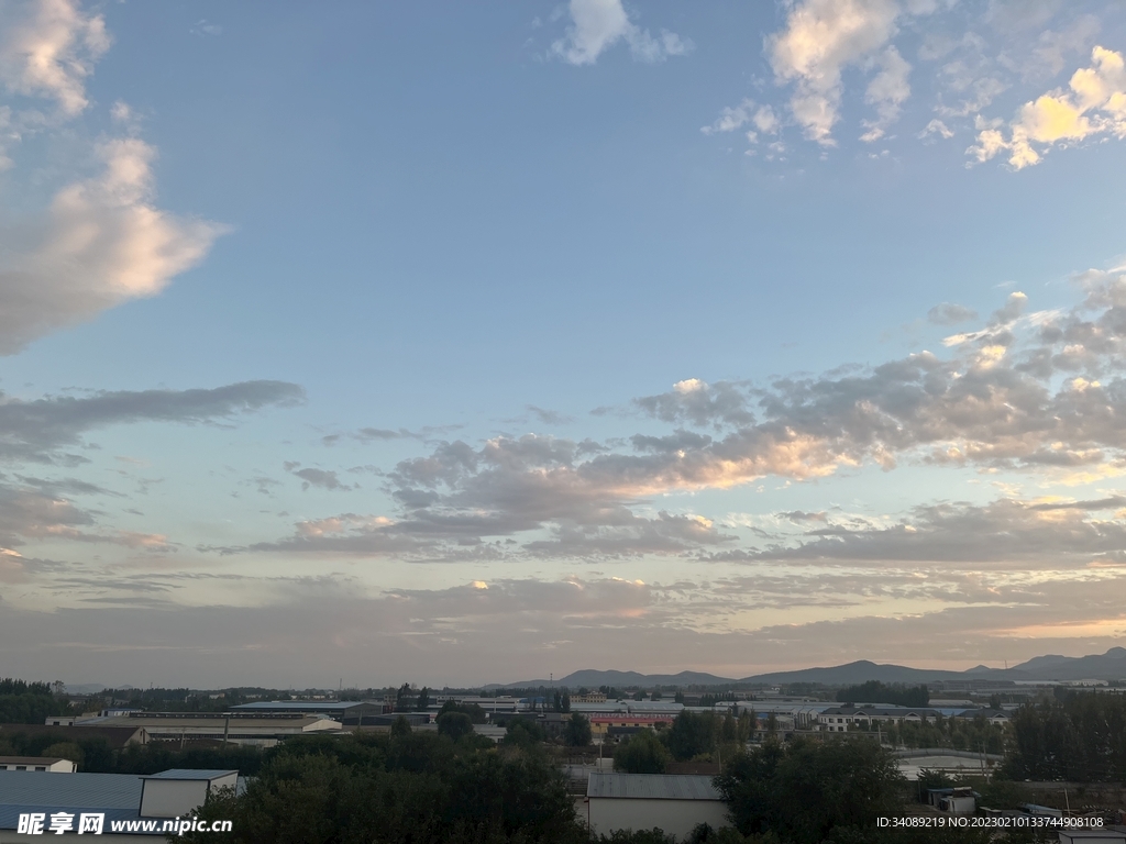 城市一角的天空