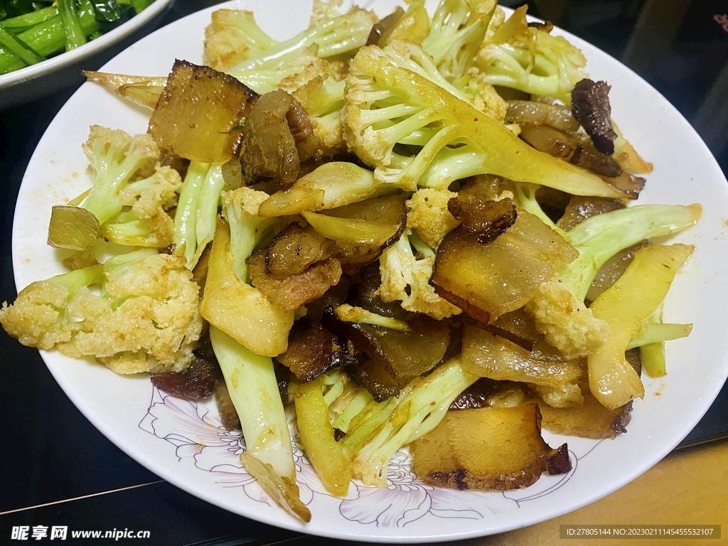 熏肉炒白椰菜