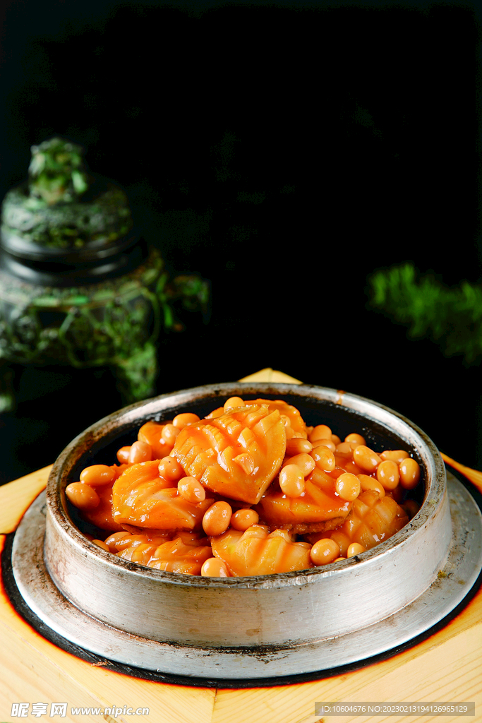 石锅茄汁豆煮鲜鲍