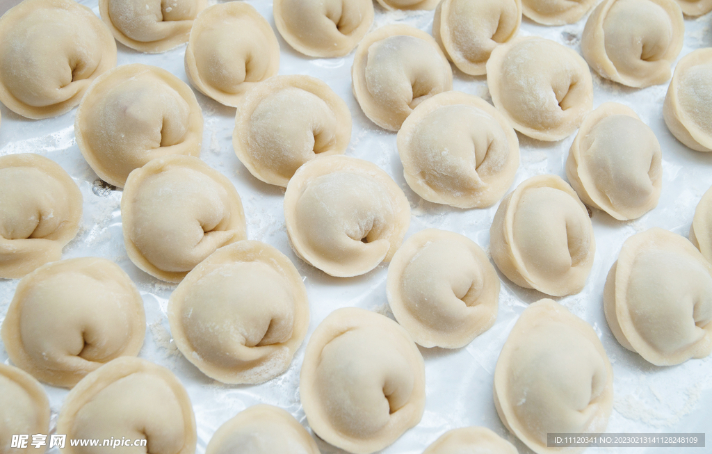 包好的手工水饺特写