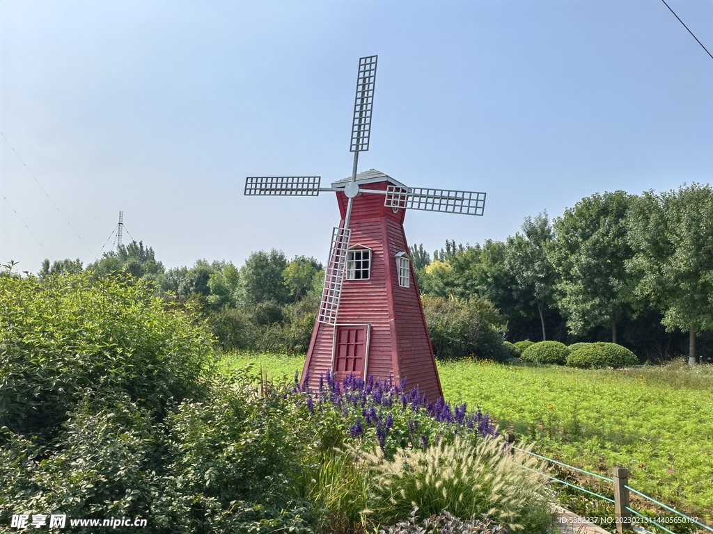 公园风车爱情小屋