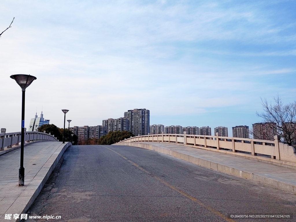 公路斜坡风景