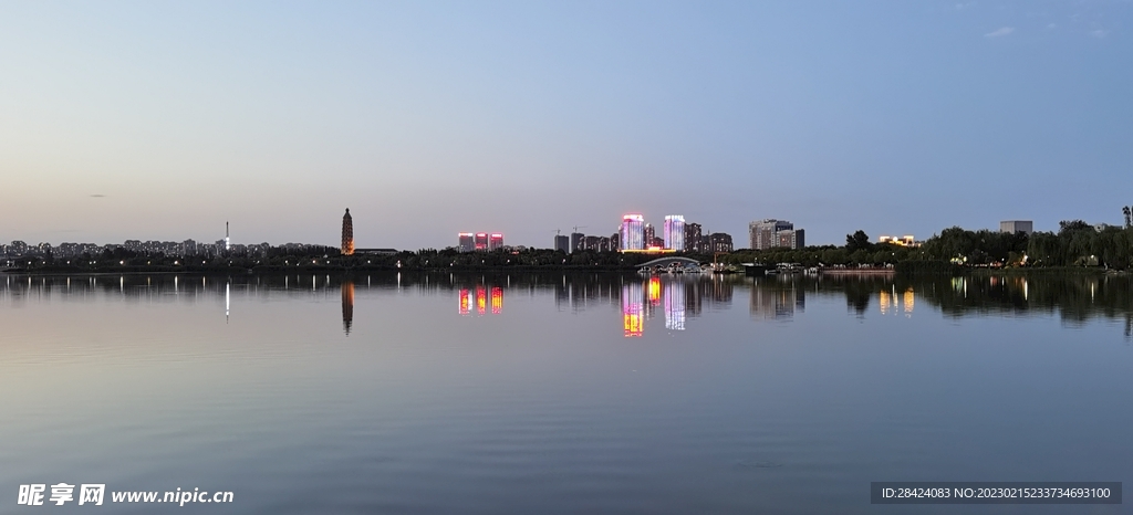 北塔湖夜景