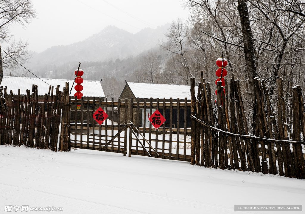 雪中小院