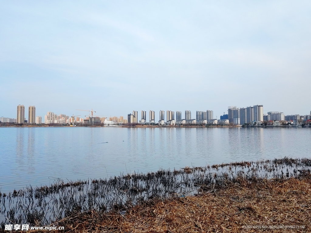湖边建筑