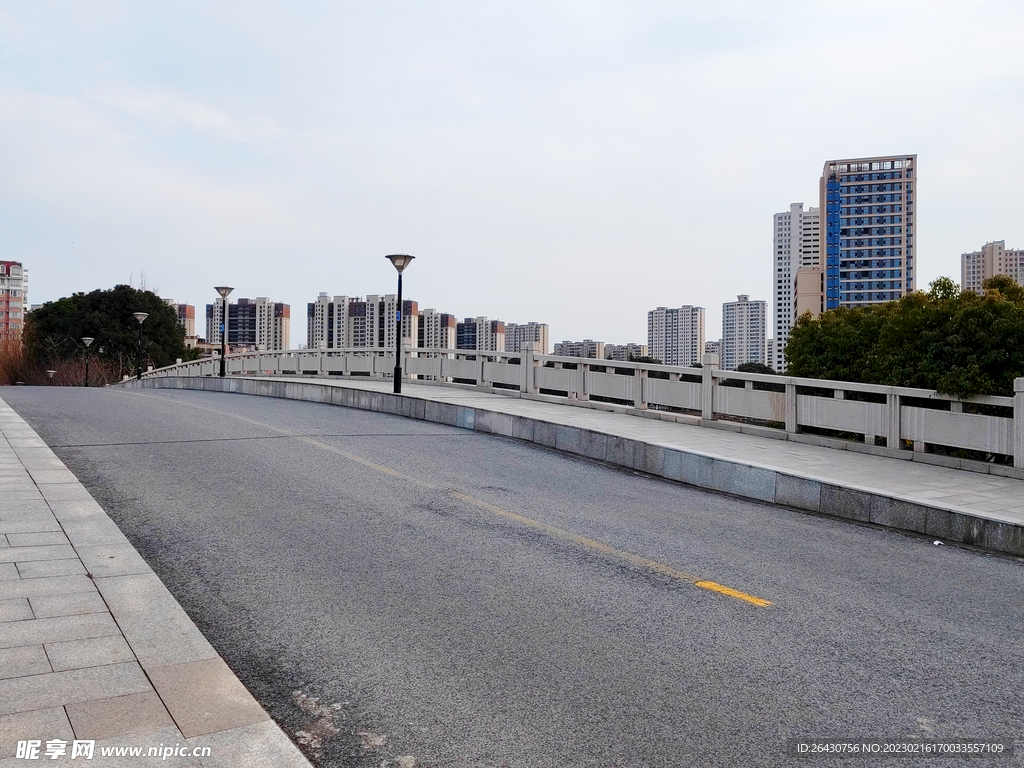 公路下坡段