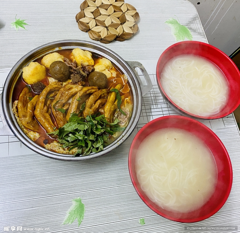 田螺鸭脚煲与素粉